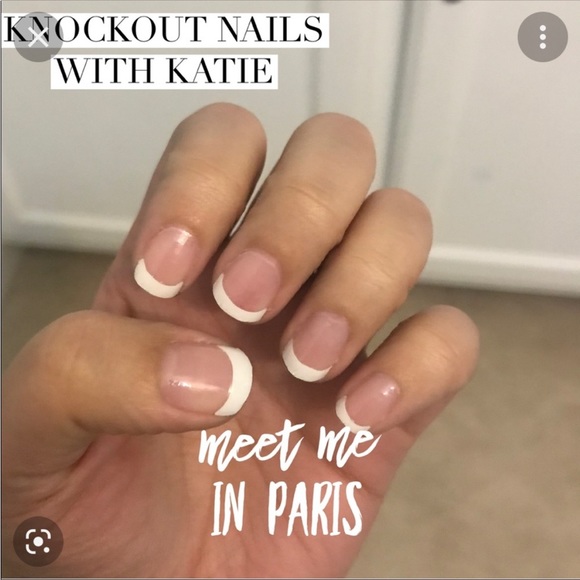 Color Street: Meet Me in Paris | White French Tips Classic Minimalist Neutral - Picture 9 of 12